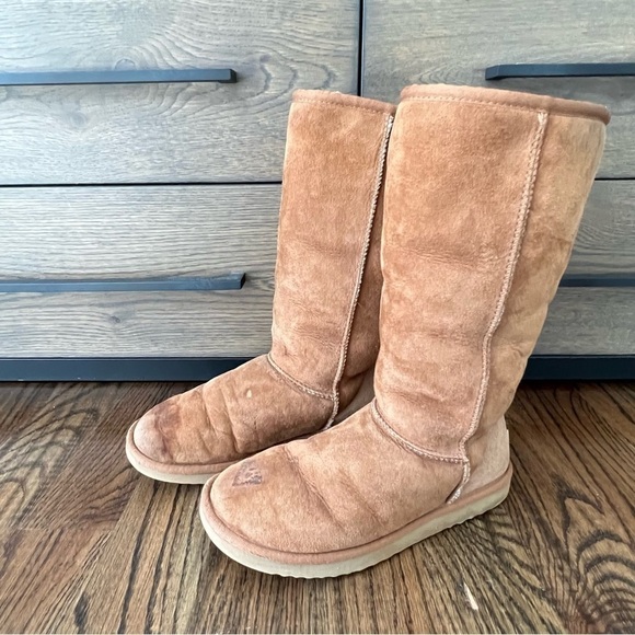 UGG Women Classic Tall Boots Size 8